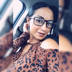 Meet your Posher, Ajene